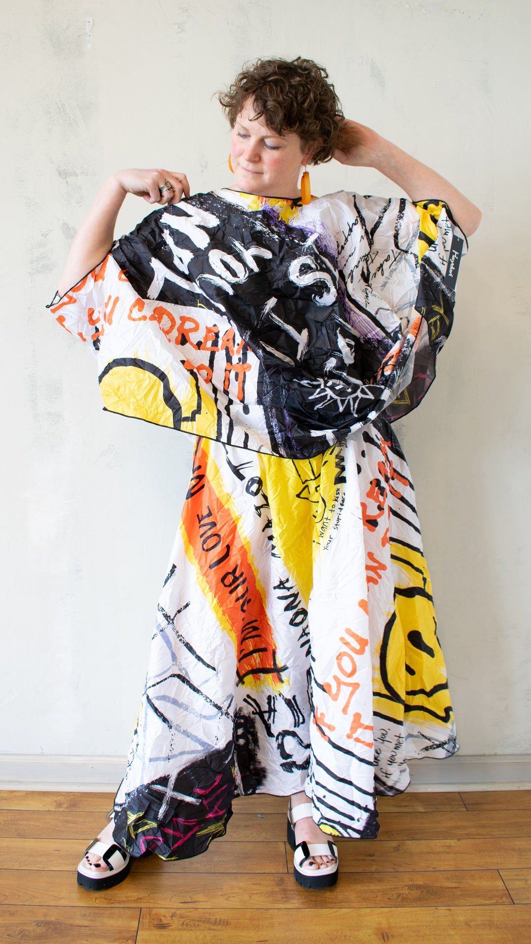 Pillow Top in White Graffiti