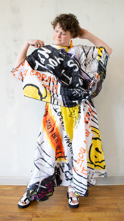 Pillow Top in White Graffiti