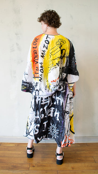 Pillow Top in White Graffiti