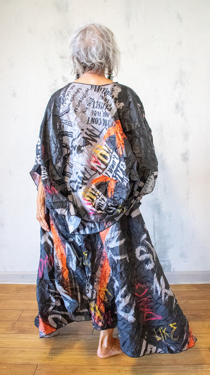 Pillow Top in Black Graffiti