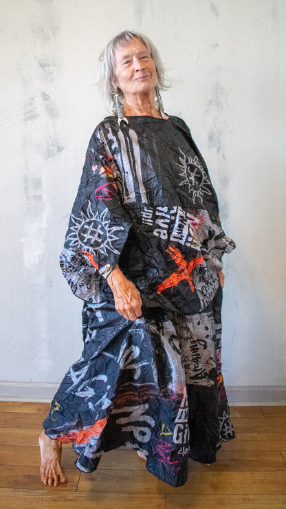 Pillow Top in Black Graffiti