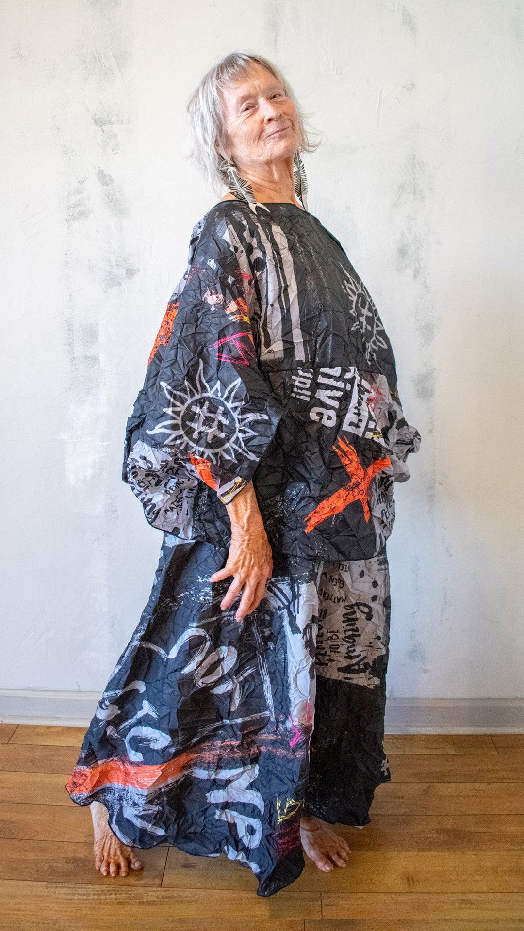 Pillow Top in Black Graffiti