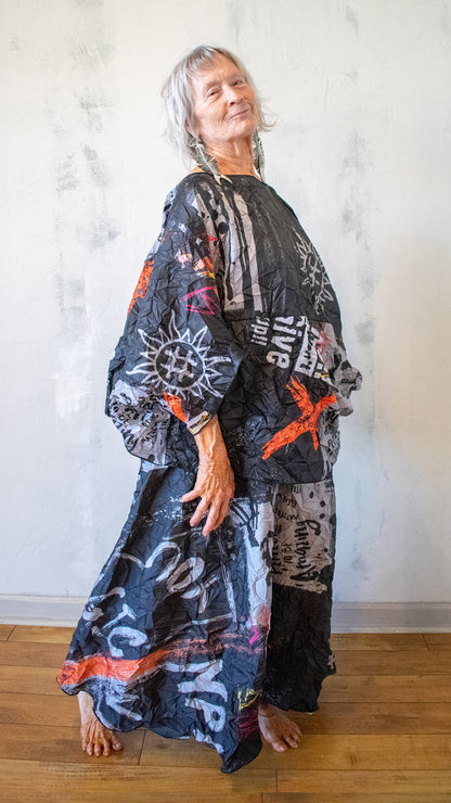 Pillow Top in Black Graffiti