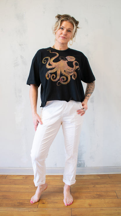 Octopus in Meta Glasses Cropped Tee