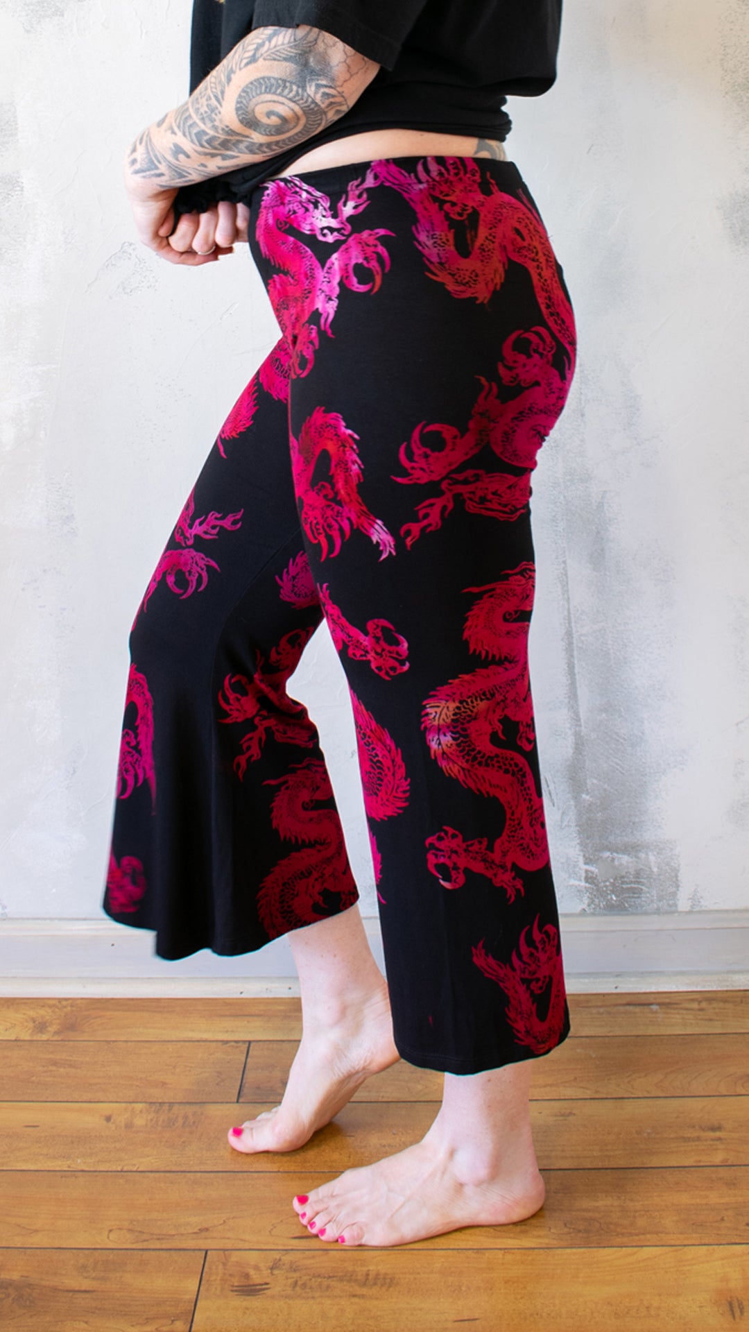 Crop Flare Leg in Pink Dragon