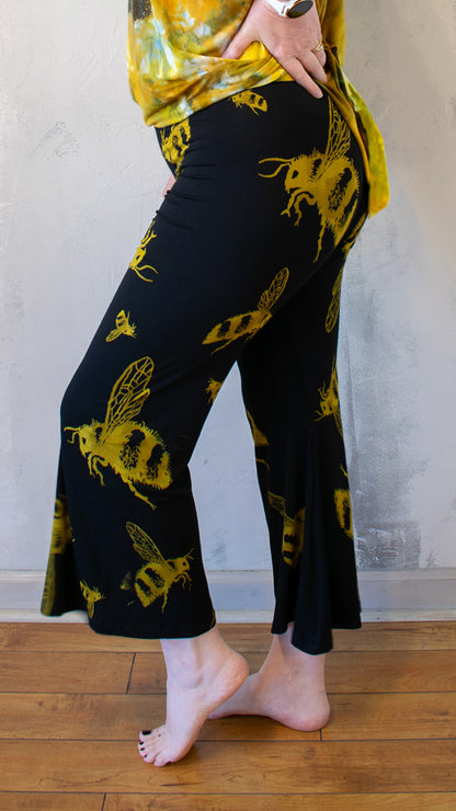 Crop Flare Leg in Honey Bee
