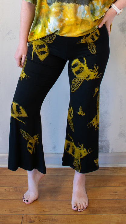Crop Flare Leg in Honey Bee