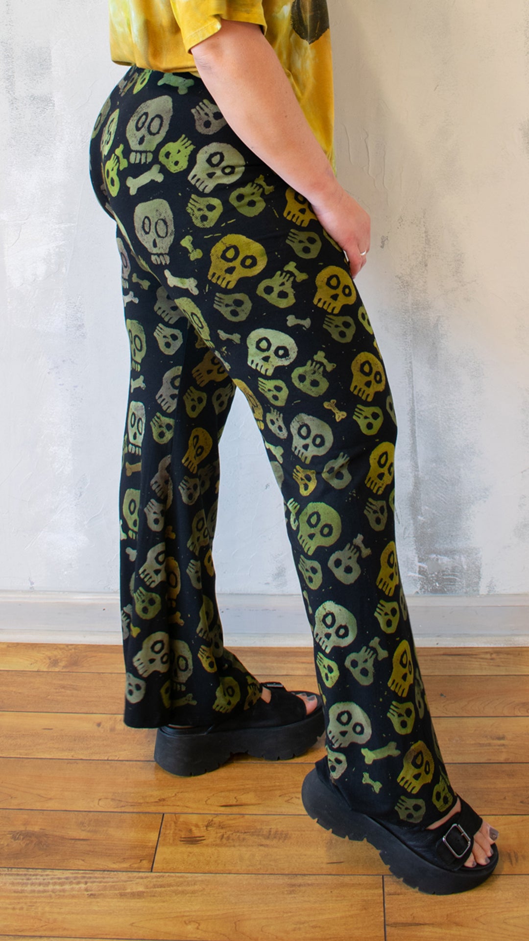Flare Legging in Skulls