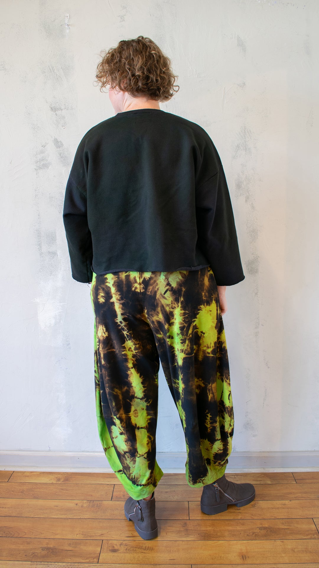 Lady Liberty Cropped Sweatshirt (Multiple Colors)