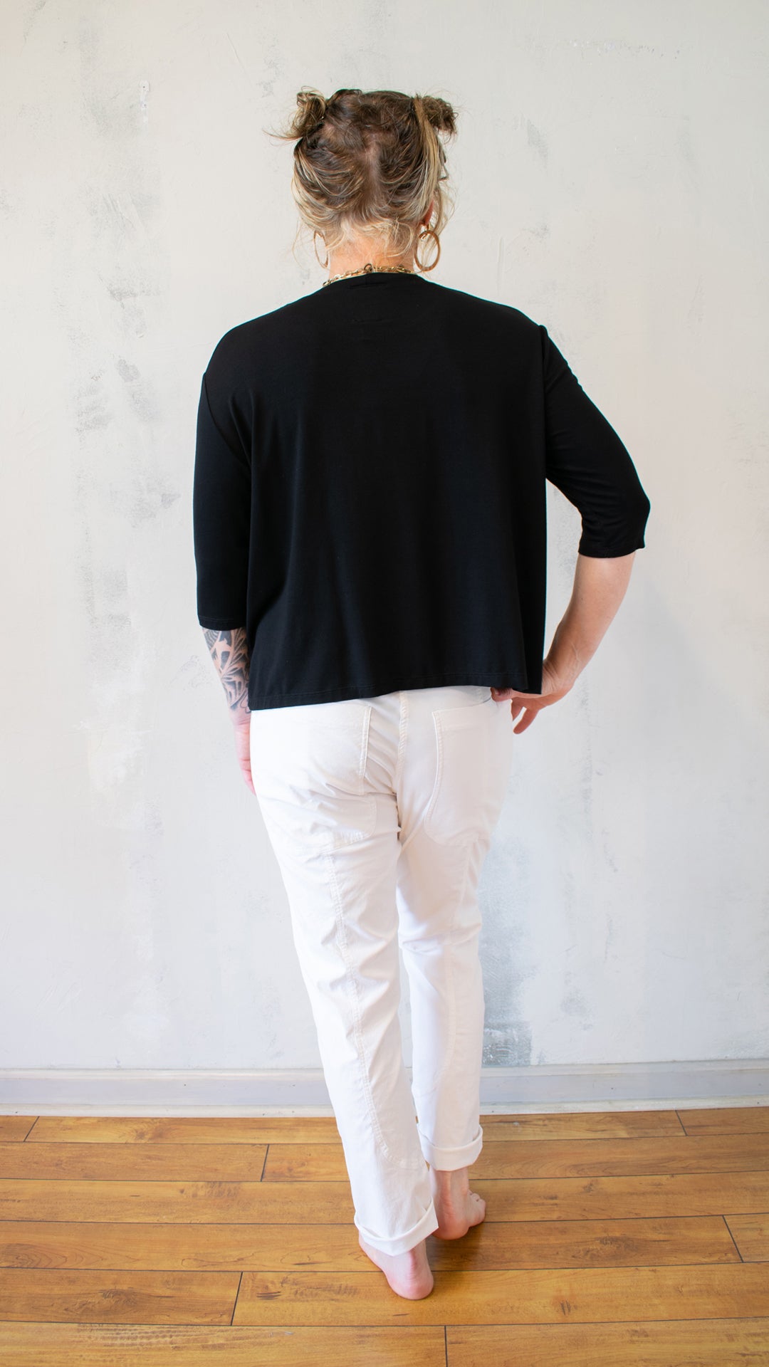 Influencing Mona Cozy Tee