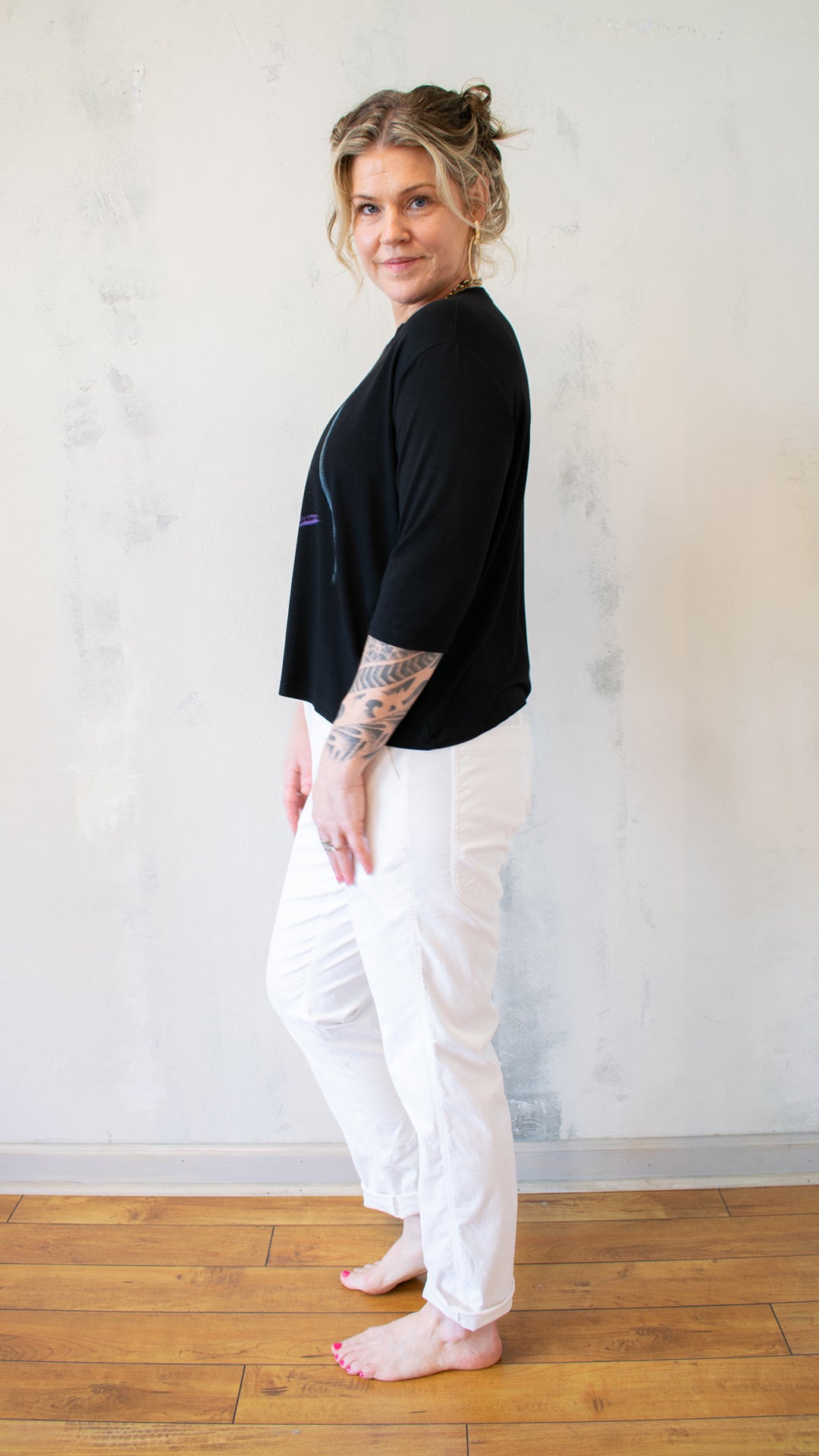 Influencing Mona Cozy Tee