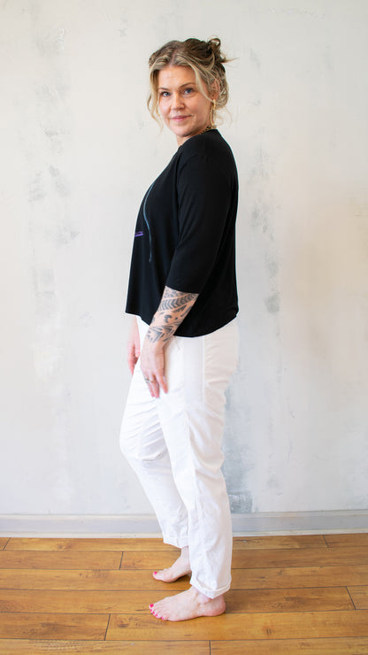 Influencing Mona Cozy Tee