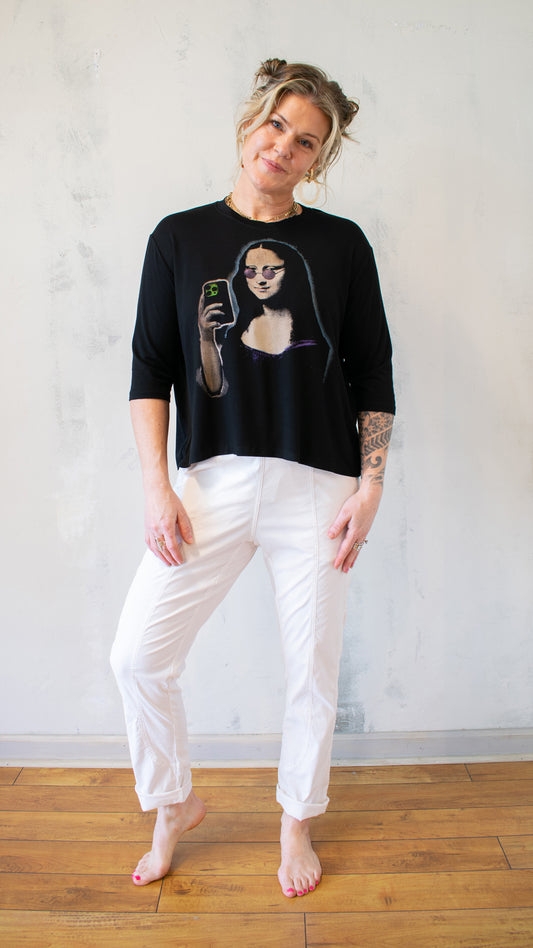 Influencing Mona Cozy Tee