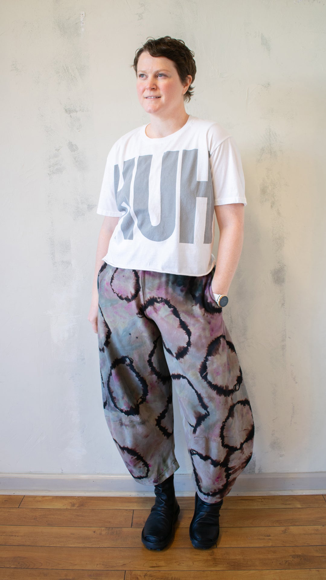 HUH Tee in Grey/White