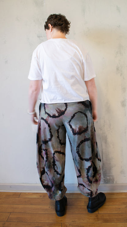 HUH Tee in Grey/White