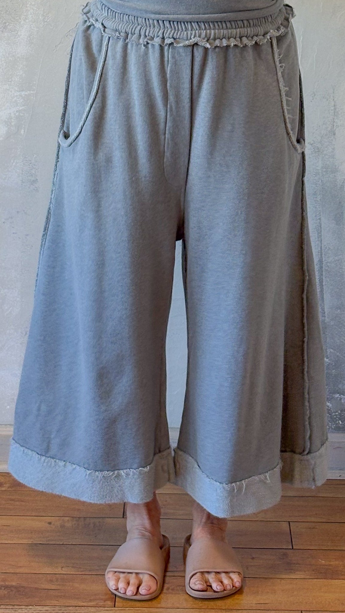 Wide-Leg Cropped Pants