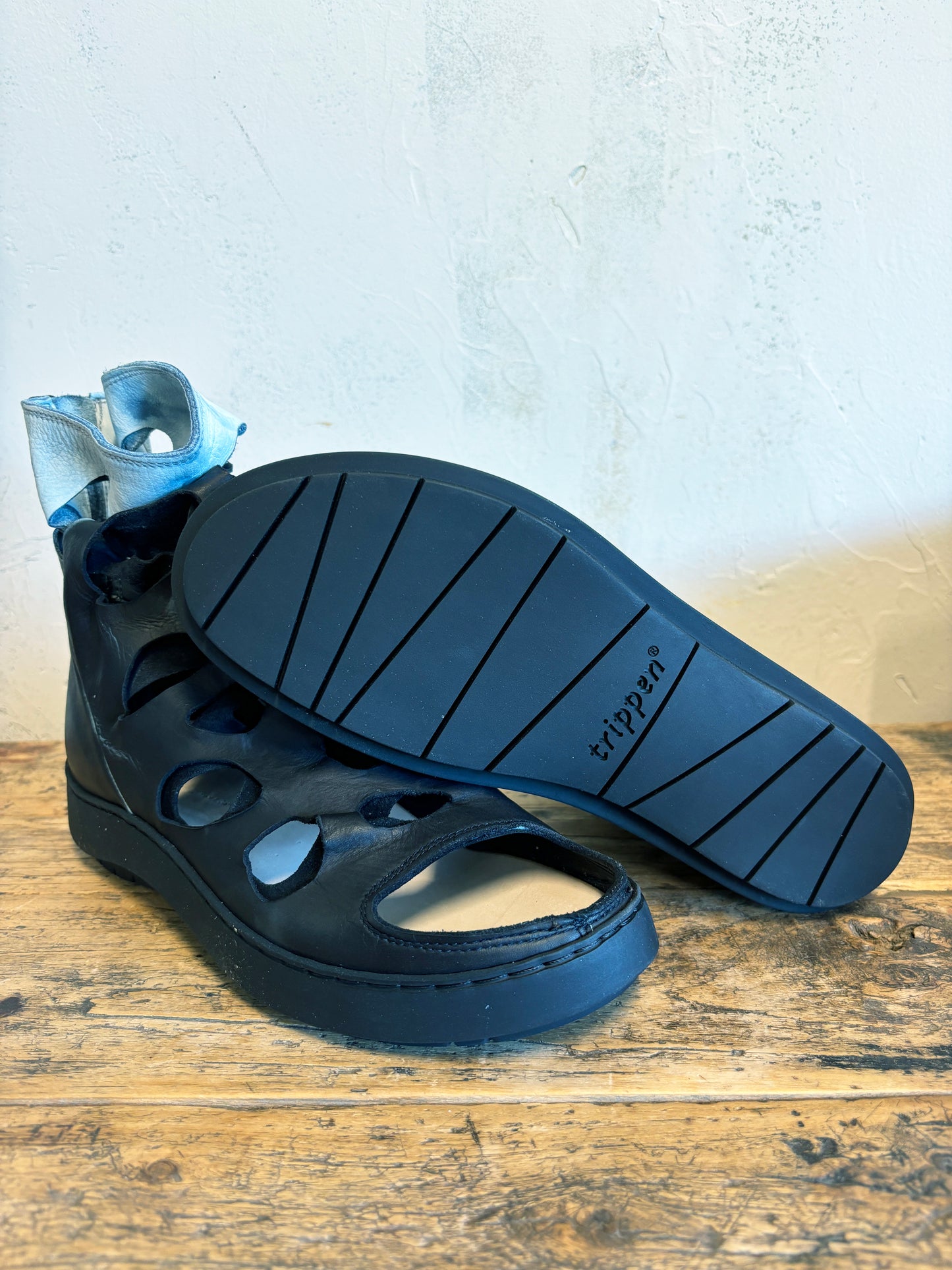 Task Sandal in Dawn