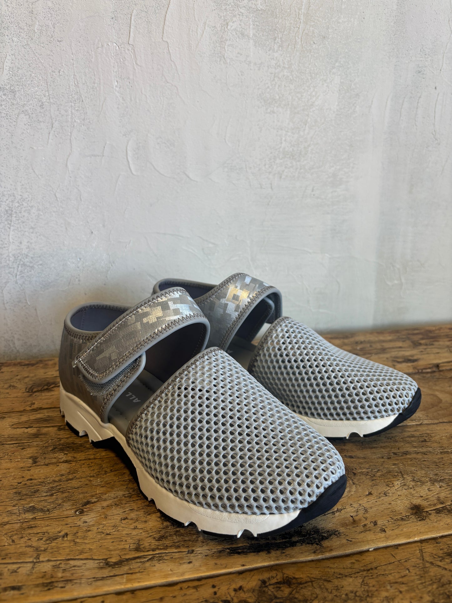 Easy Mesh Shoe in Grey