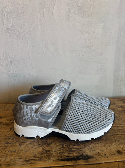 Easy Mesh Shoe in Grey