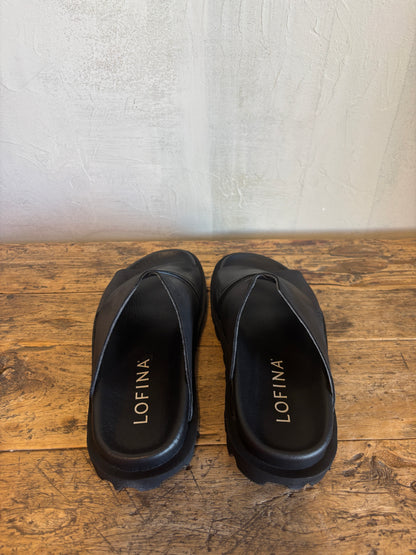 Crossed Leather Slide in Nero