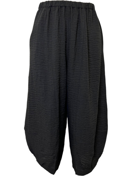 Tuck Hem Travel Pant in Black