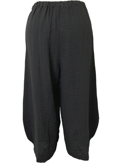 Tuck Hem Travel Pant in Black