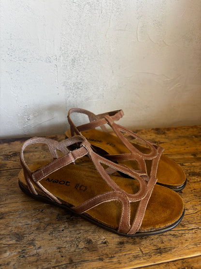 Dorith Sandal in Latte Brown