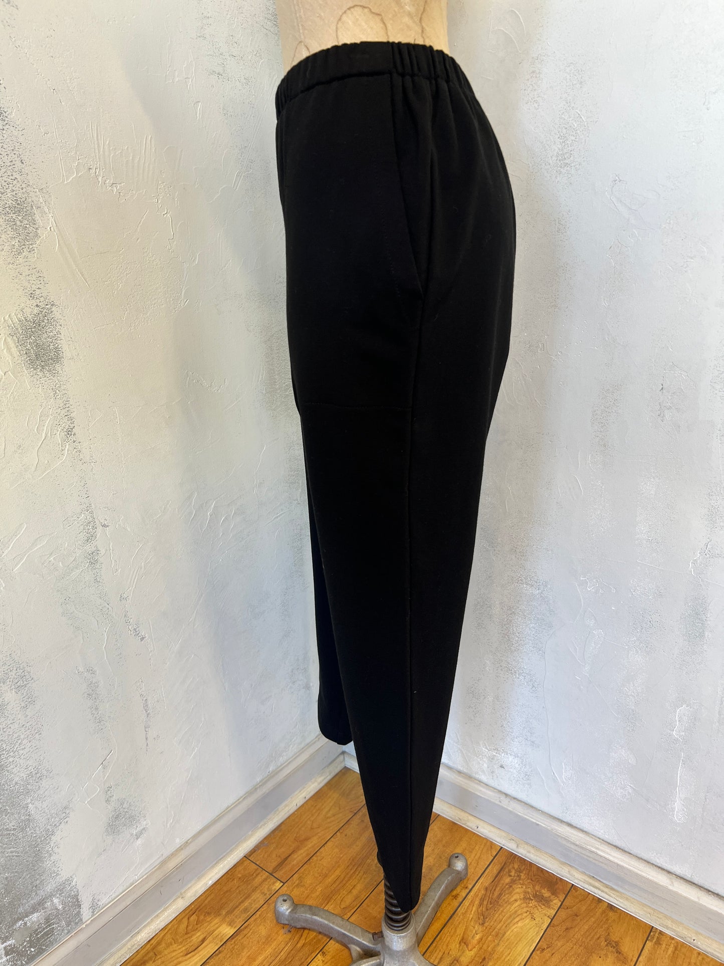 Basic Terry Pant in Black