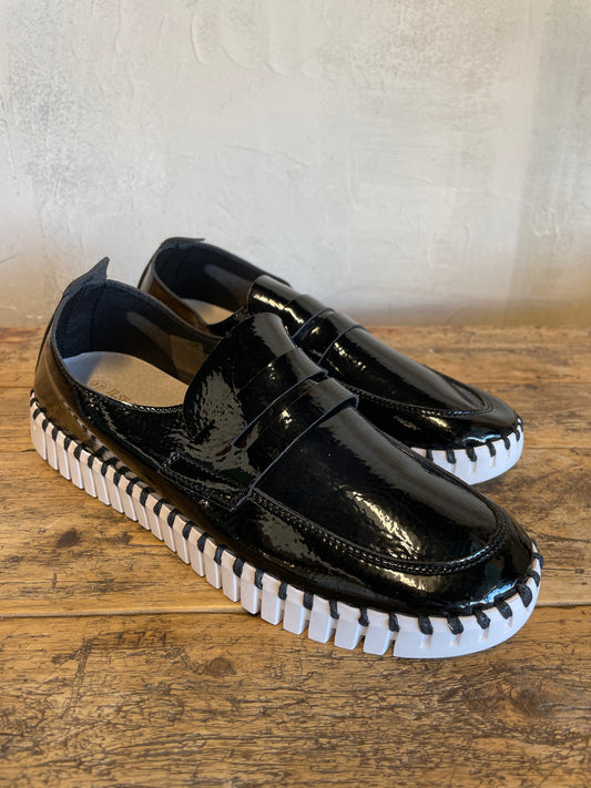 Tulip Loafer in Vegan Patent Leather