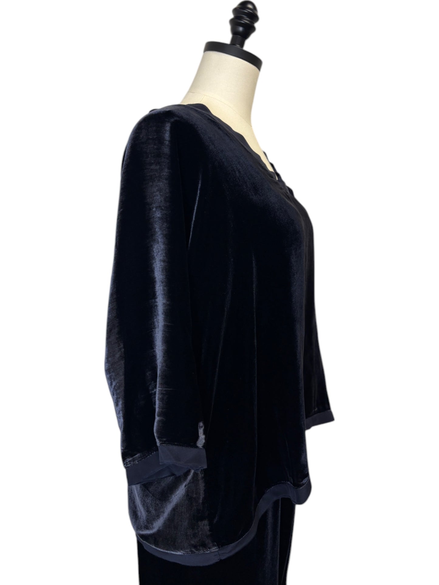 Oda V-Neck Top in Midnight Silk Velvet