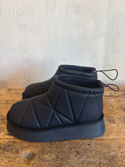 Quilted Puffy Boot in Black