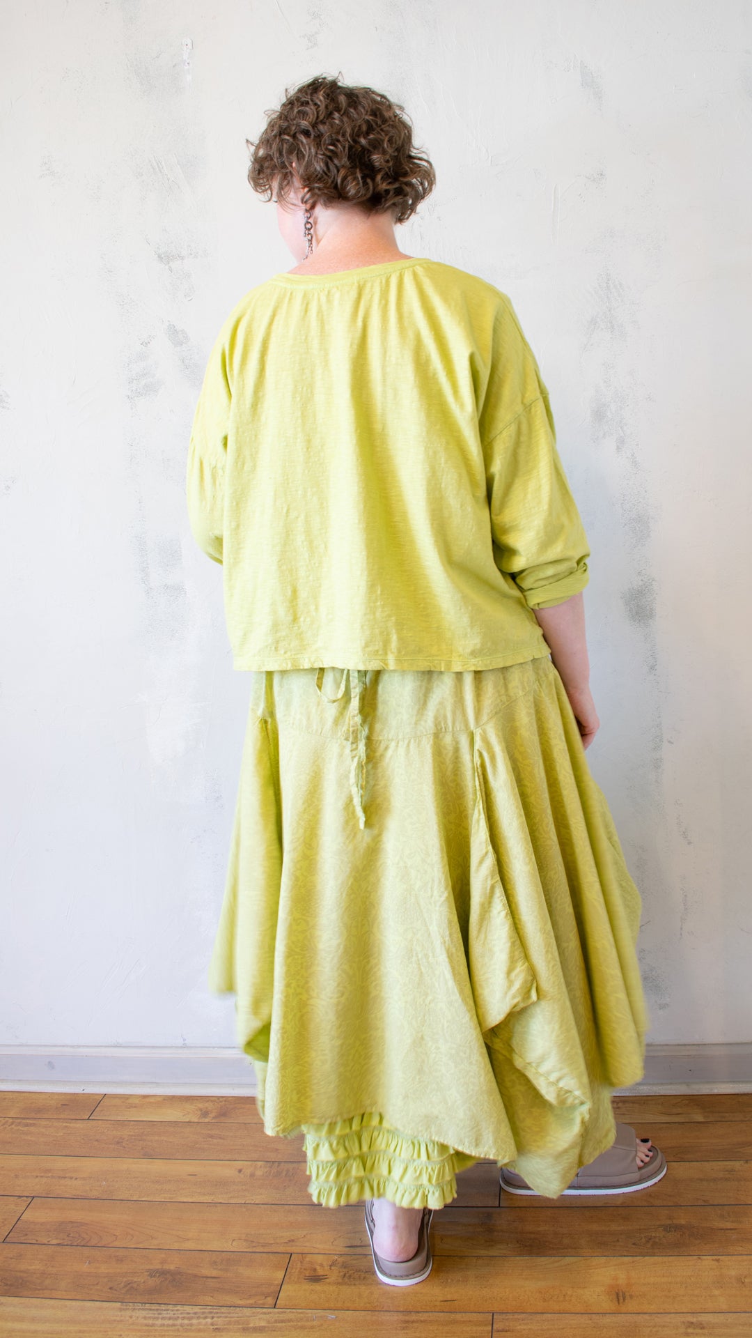 Crop Thread Embroidery T-Shirt Long Sleeve in Pear