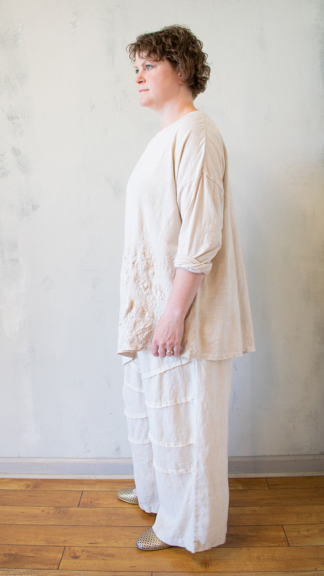 Thread Embroidery T-Shirt Long Sleeve in Alabaster
