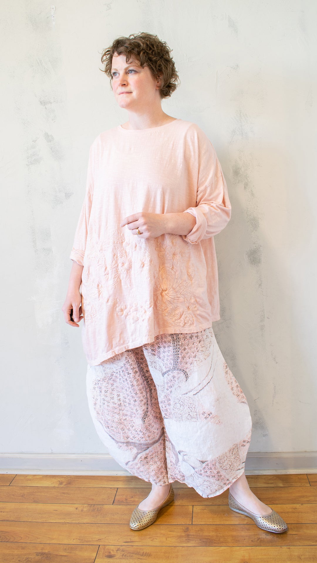 Thread Embroidery T-Shirt Long Sleeve in Shell