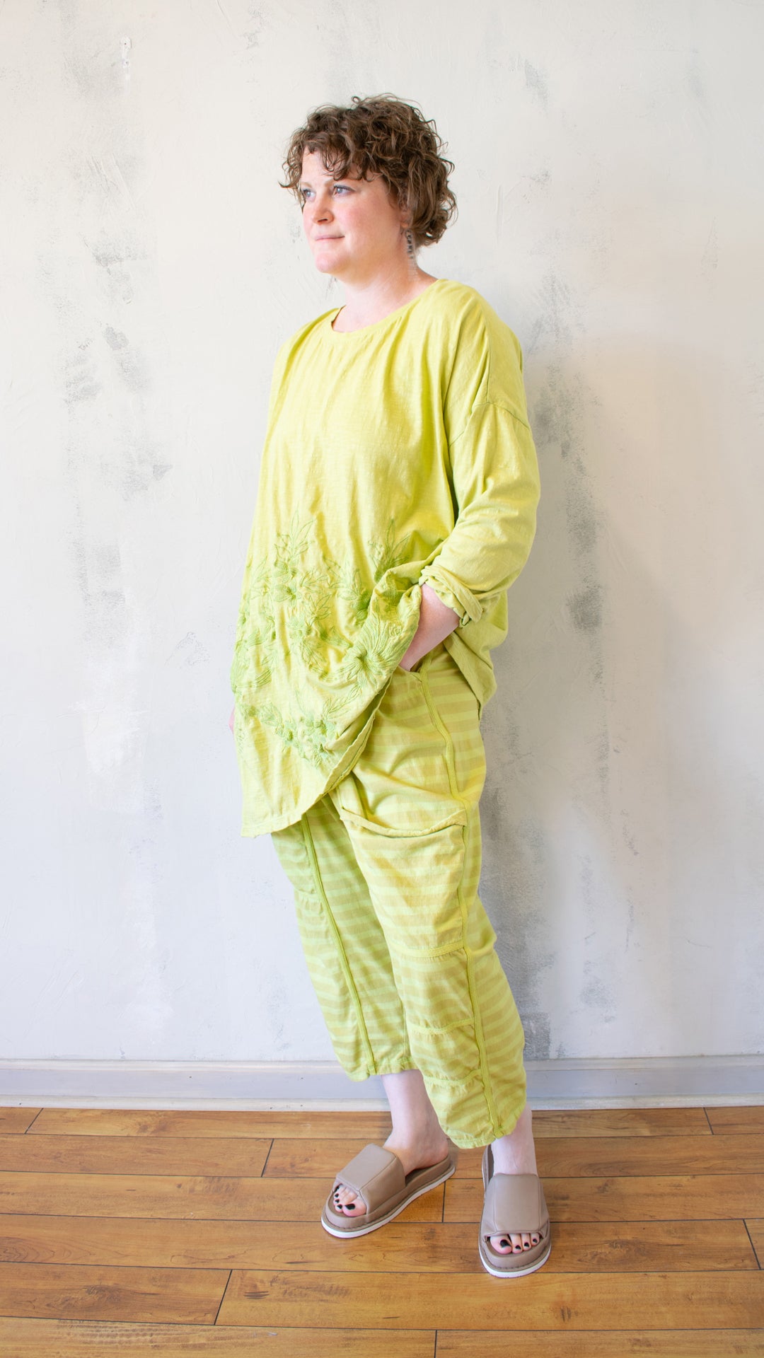 Thread Embroidery T-Shirt Long Sleeve in Pear