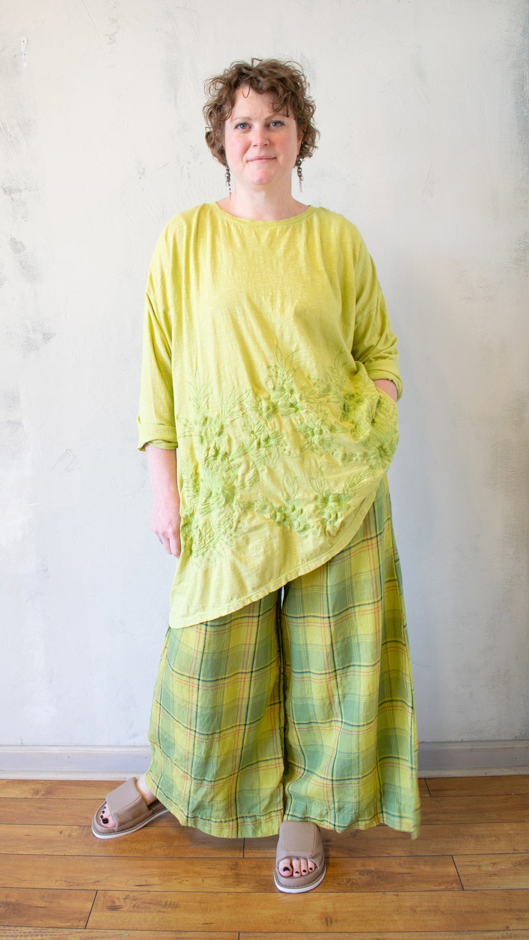 Thread Embroidery T-Shirt Long Sleeve in Pear