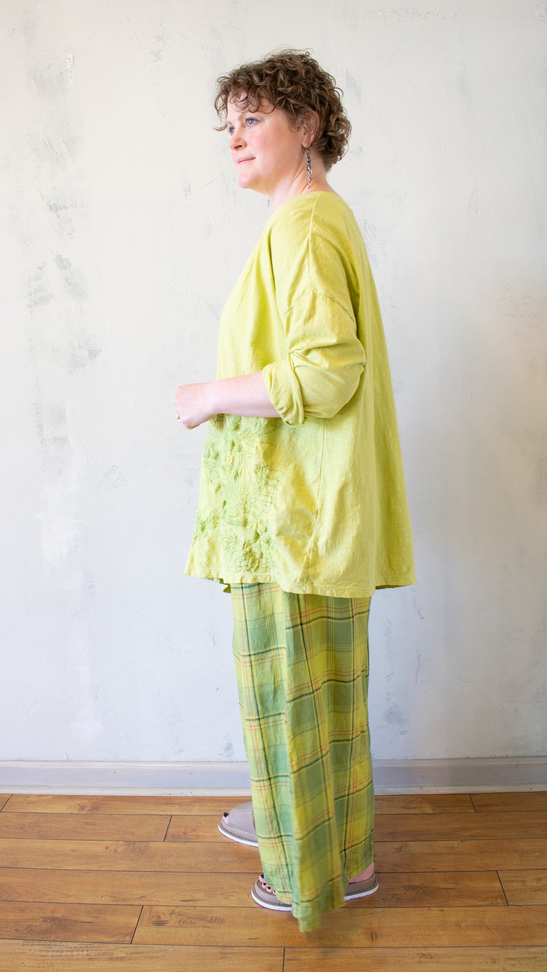 Thread Embroidery T-Shirt Long Sleeve in Pear