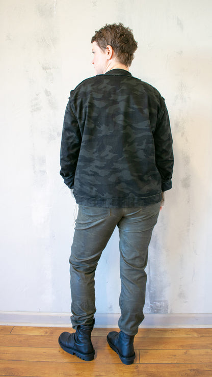Disheveled Jacket in Black Camo