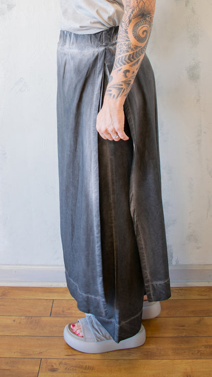 Mineral Wash Wide Leg Apron Pant in Stormy