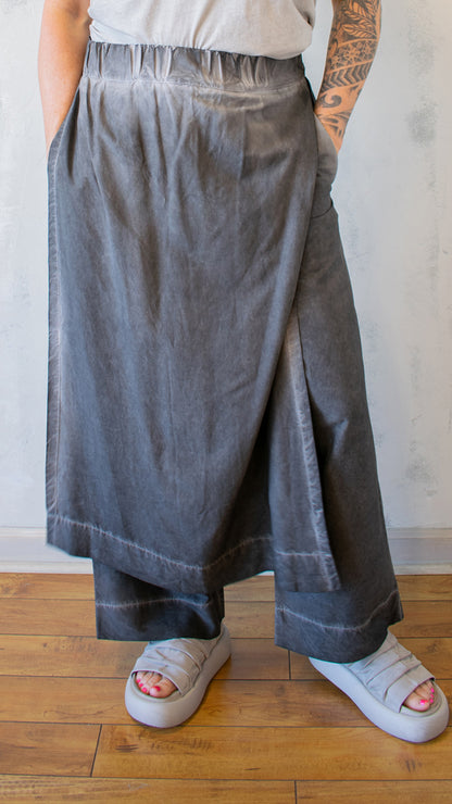 Mineral Wash Wide Leg Apron Pant in Stormy