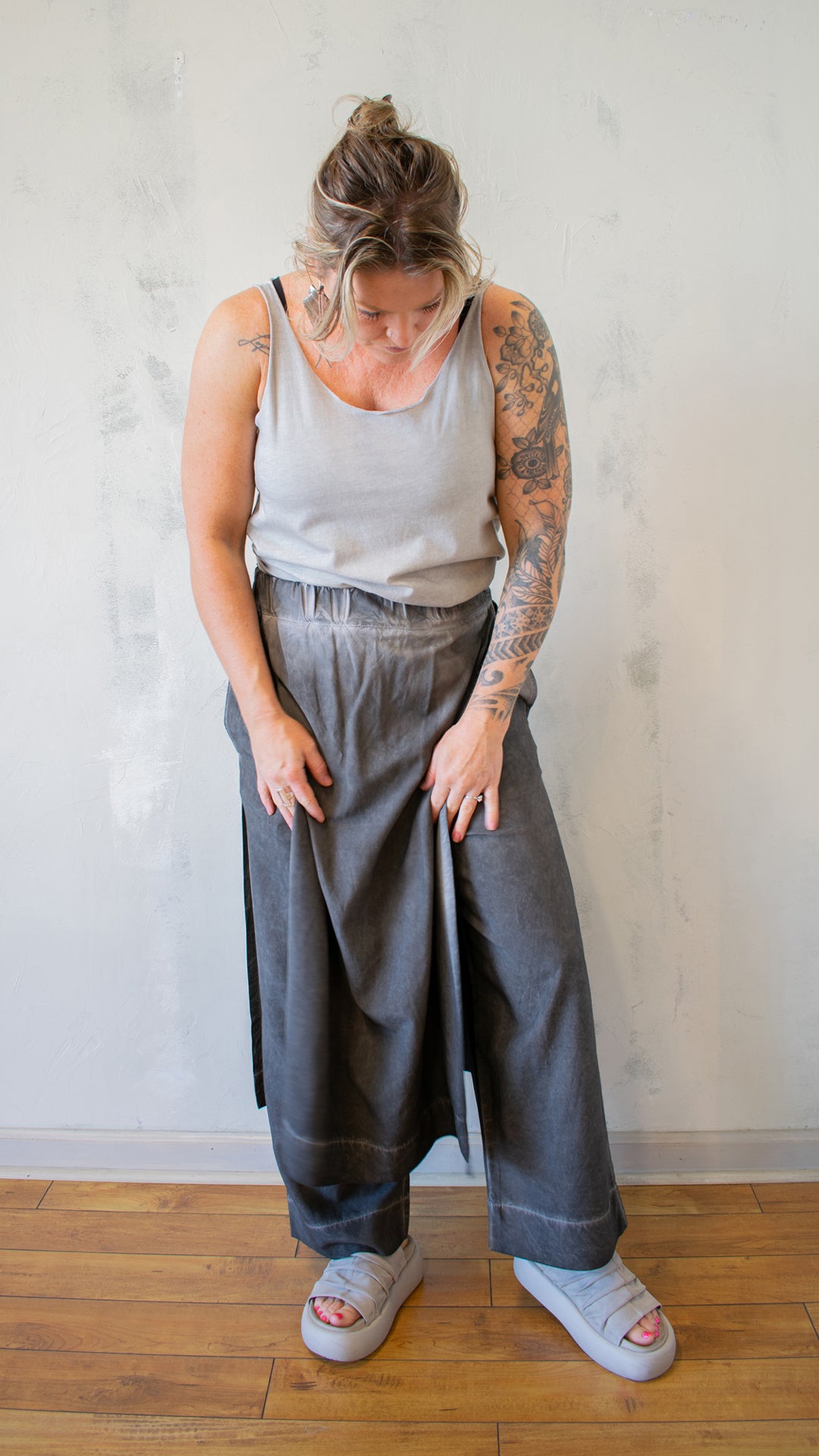 Mineral Wash Wide Leg Apron Pant in Stormy