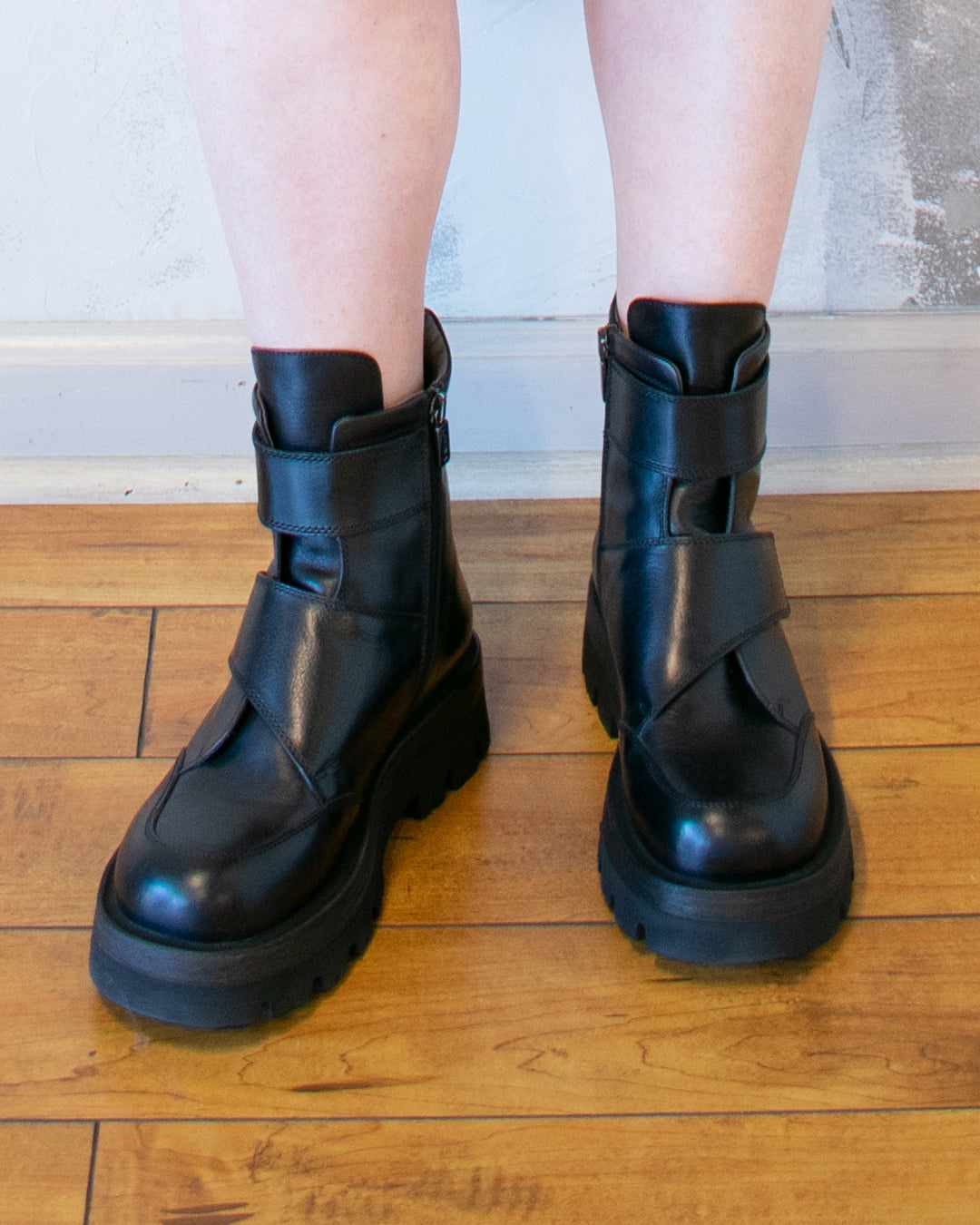 Londra Double Velcro Boot in Black