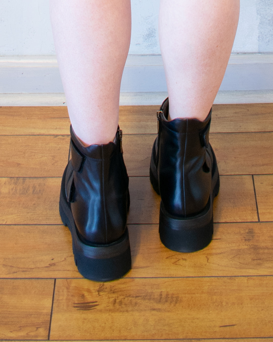 Londra Double Velcro Boot in Black