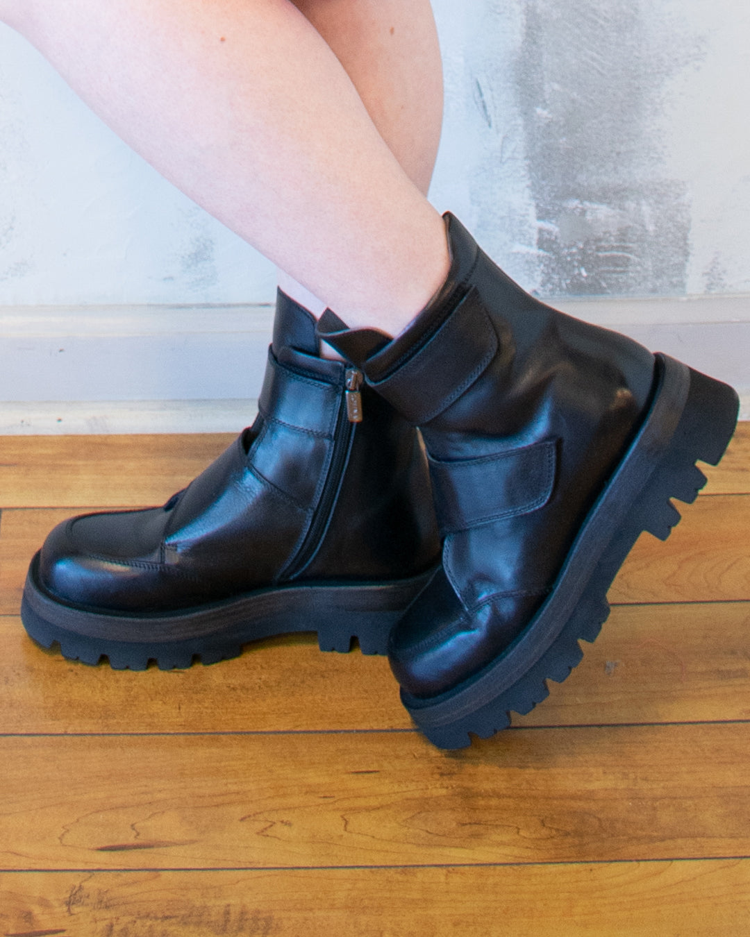 Londra Double Velcro Boot in Black