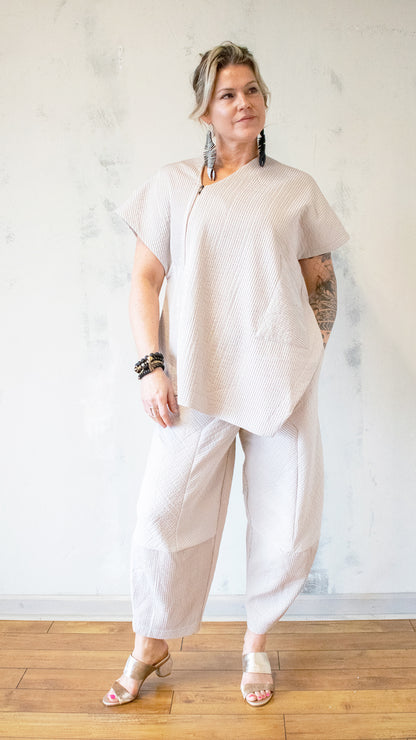 Textured Sleeveless Jacket