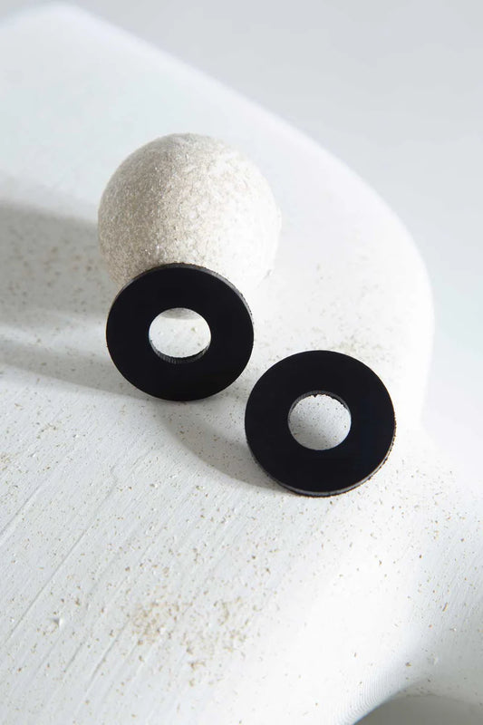 Mies Circle Earrings in Black