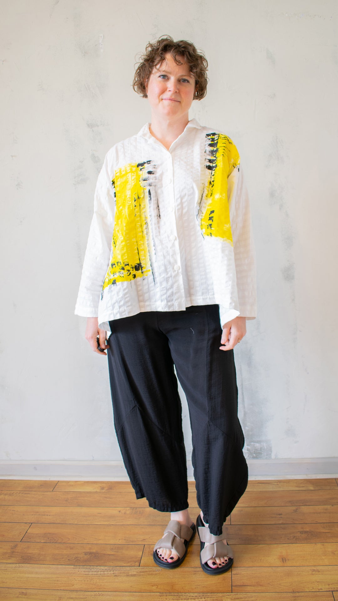 Mandarin Swing Button Down – Yellow Abstract