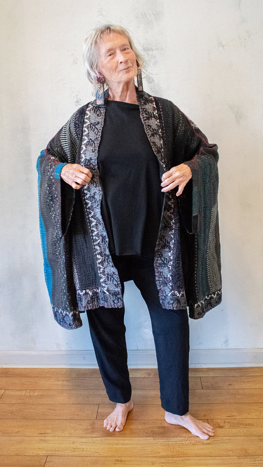 PR4323-CBLKA STRIPE RALLIS KANTHA DOUBLE COLLAR PONCHO