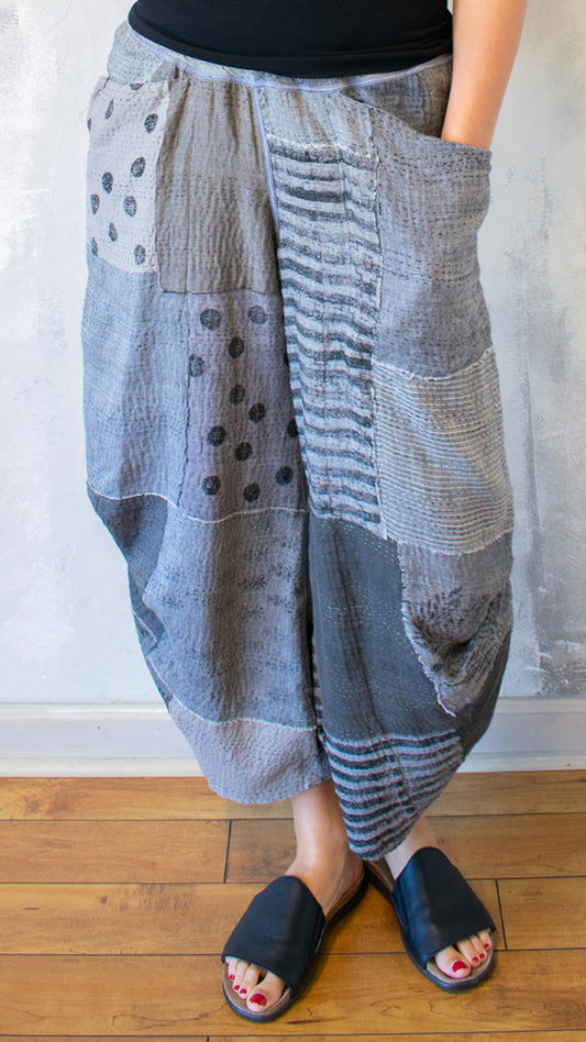 FI2625-CGRYS FRAYED PATCH KANTHA KNEE TUCKED PANTS