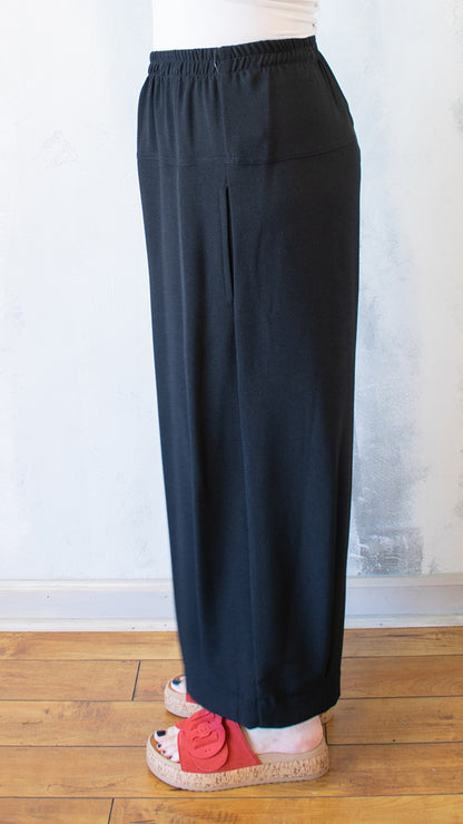 Pleat Pant in Black